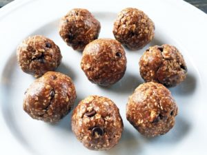 HealthyChocolatePeanutButterEnergyBalls2-1024x769